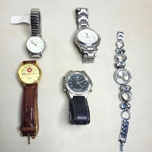 Lot of 5 watches lot men women